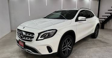 MERCEDES-BENZ GLA200 2020