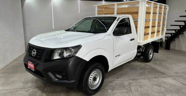 NISSAN NP300 ESTACAS 2017