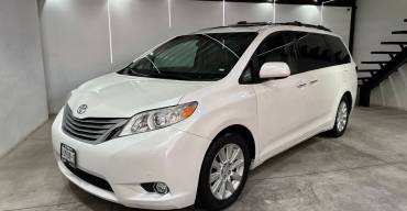 TOYOTA SIENNA XLE 2012