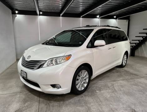 TOYOTA SIENNA XLE 2012