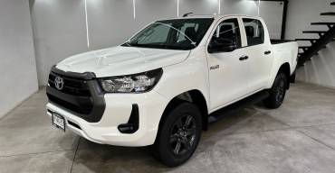 TOYOTA HILUX 2023