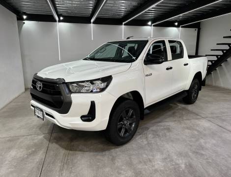 TOYOTA HILUX 2023