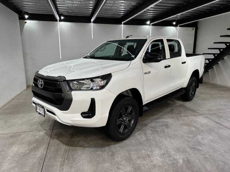 TOYOTA HILUX 2023