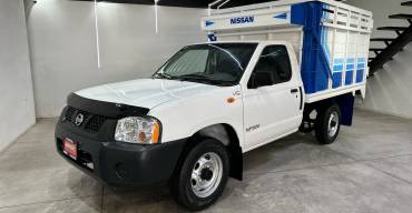 NISSAN NP300 ESTACAS 2013