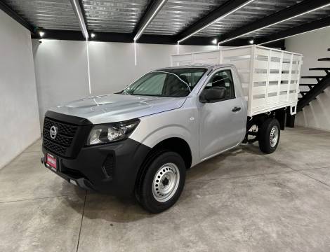 NISSAN NP300 ESTACAS 2022