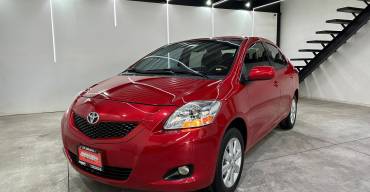 TOYOTA YARIS PREMIUM 2015