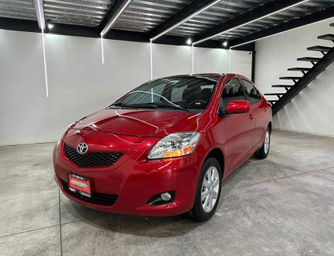 TOYOTA YARIS PREMIUM 2015