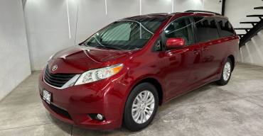 TOYOTA SIENNA XLE 2011